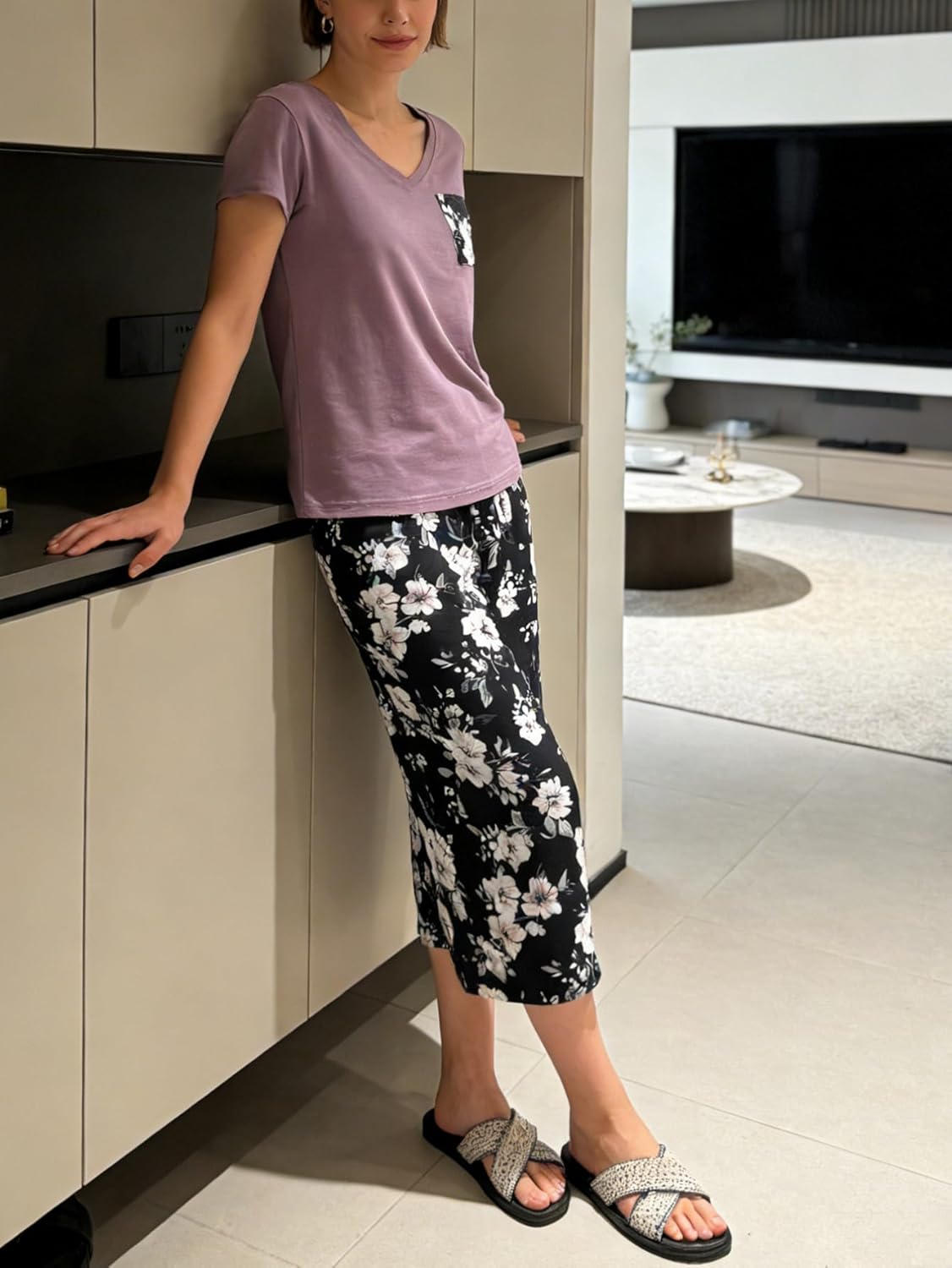 Women's Pajama Set V Neck Short Sleeve Top with Capri Sleepwear Soft 2 Piece Print Pjs Lounge Sets Loungewear